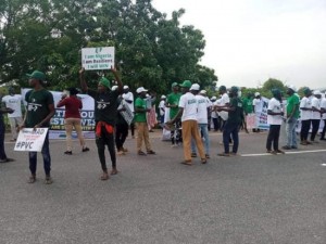 Photos of #IstandwithBuhari protesters in Abuja