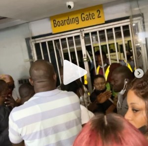 Airline passengers allegedly arrested for complaining about flight delay in Lagos