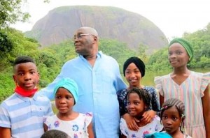Atiku Abubakar Spends Holiday With His Children And Grandchildren At The Zoo (Photos)