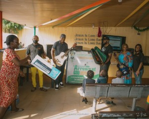 AUXELL Musical Equipment Spreads ‘Special Love’ For Valentine